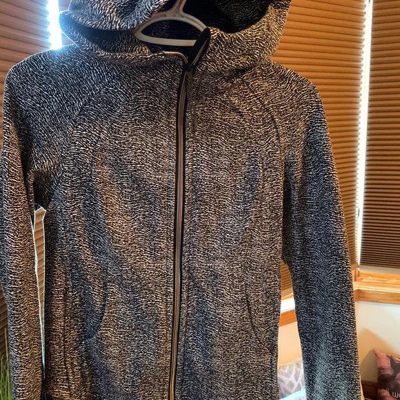 Lulu hoodie!!look new ..i worn 5 times!!! - Picture 1 of 2